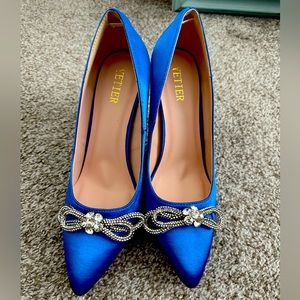 Size 9 Satin blue pump with rhinestone bow detail